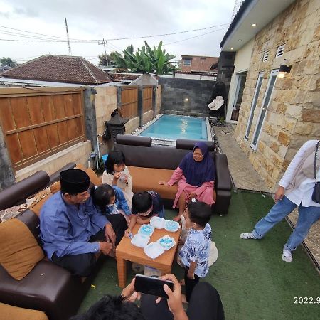 فيلا Puncak Pinus And Pool باتو المظهر الخارجي الصورة