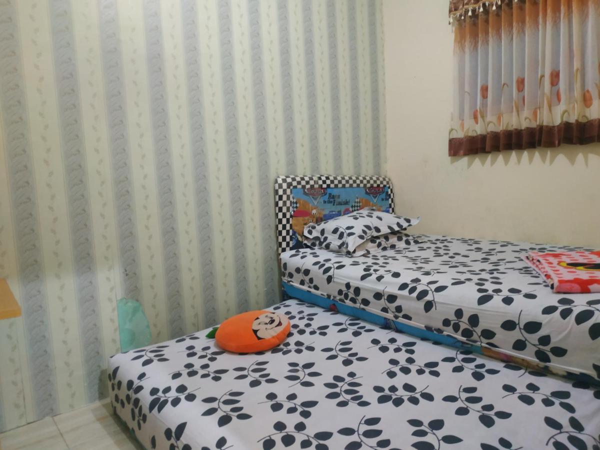 فيلا Puncak Pinus And Pool باتو المظهر الخارجي الصورة