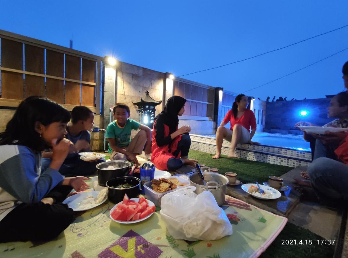 فيلا Puncak Pinus And Pool باتو المظهر الخارجي الصورة