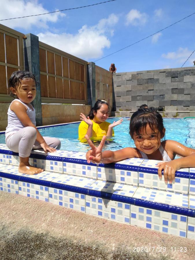 فيلا Puncak Pinus And Pool باتو المظهر الخارجي الصورة