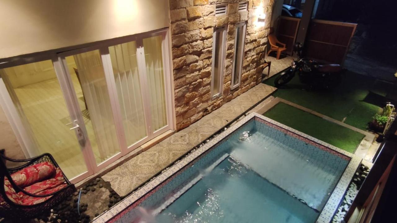 فيلا Puncak Pinus And Pool باتو المظهر الخارجي الصورة