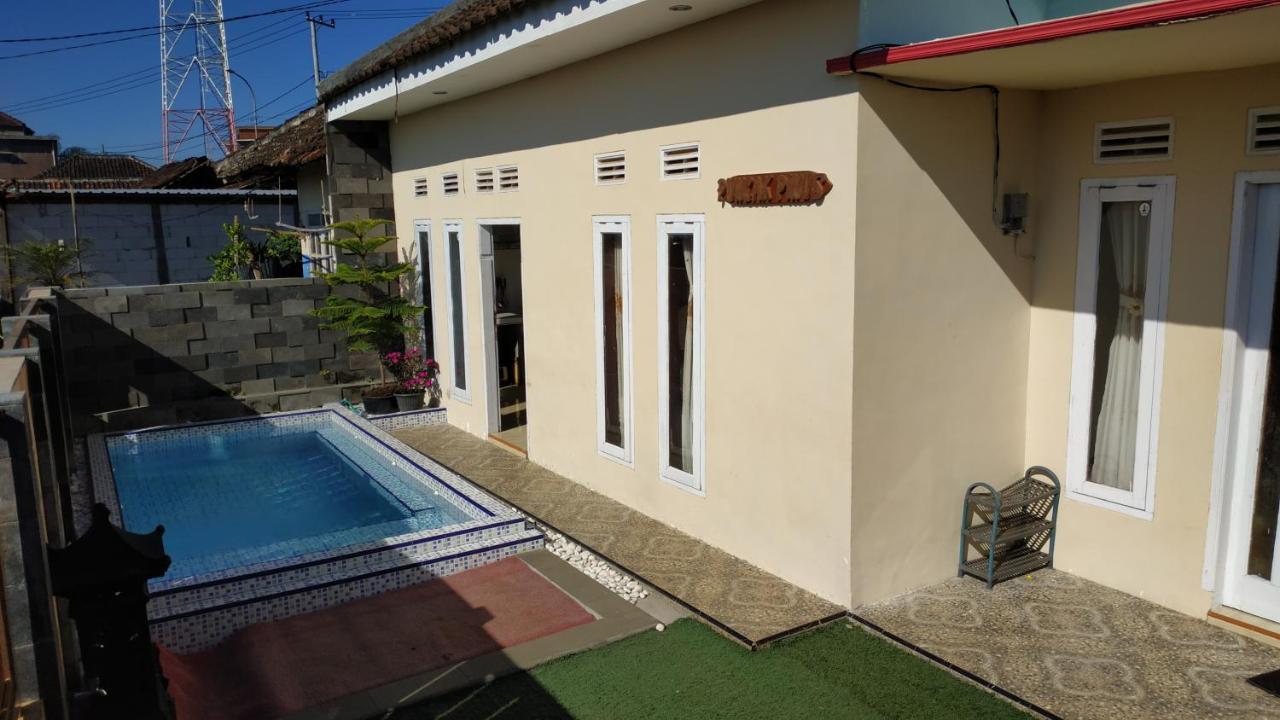 فيلا Puncak Pinus And Pool باتو المظهر الخارجي الصورة
